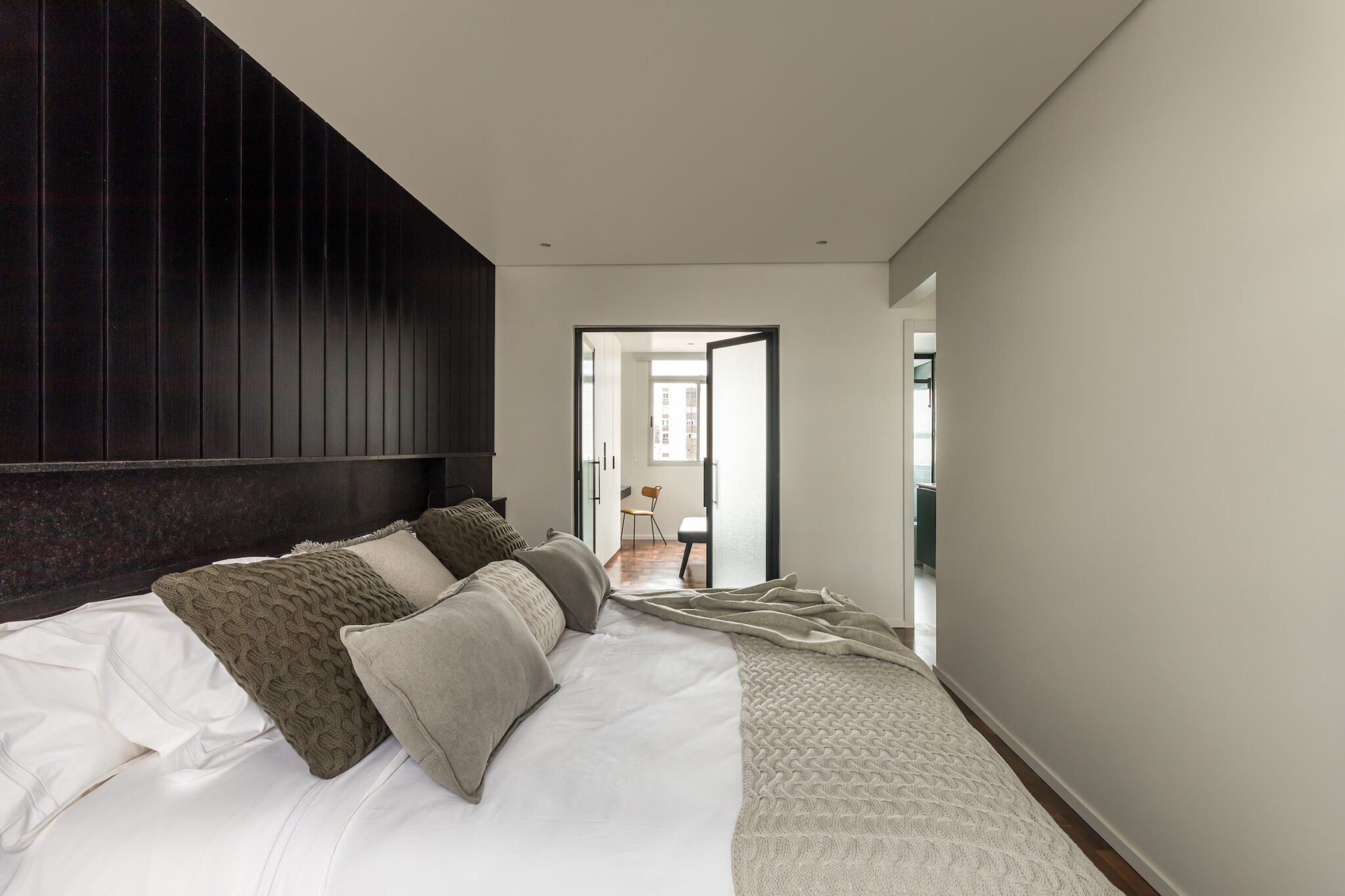 12_Apartamento_suite_painel_preto